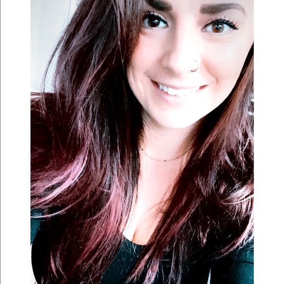 Meet your Posher, Cayleigh - Picture 1 of 1